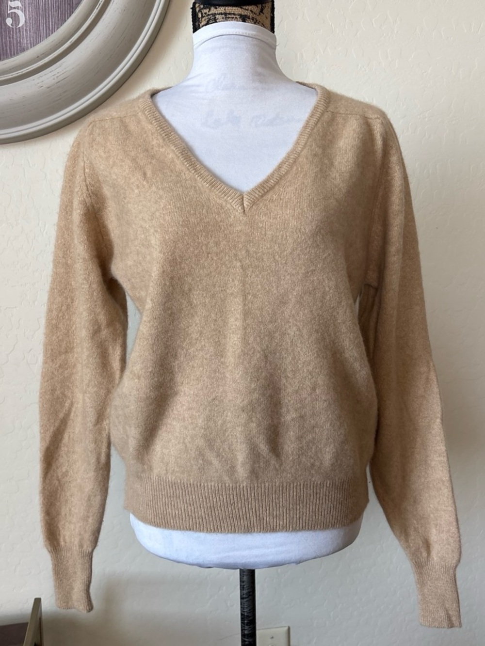 Lord & Taylor Women's V-Neck Sweater in Camel Beige 100% cashmere. XL